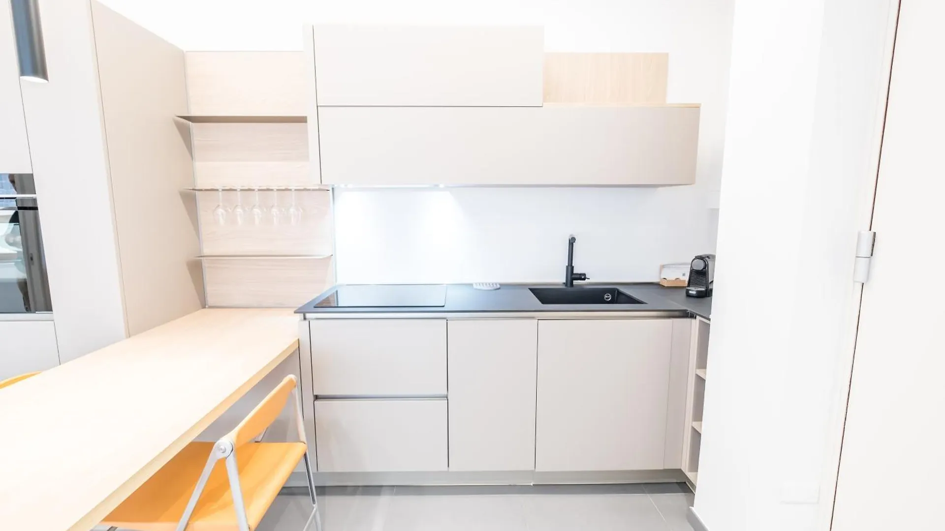 Teatro Apartments Villafranca Palermo 0*,  Italien