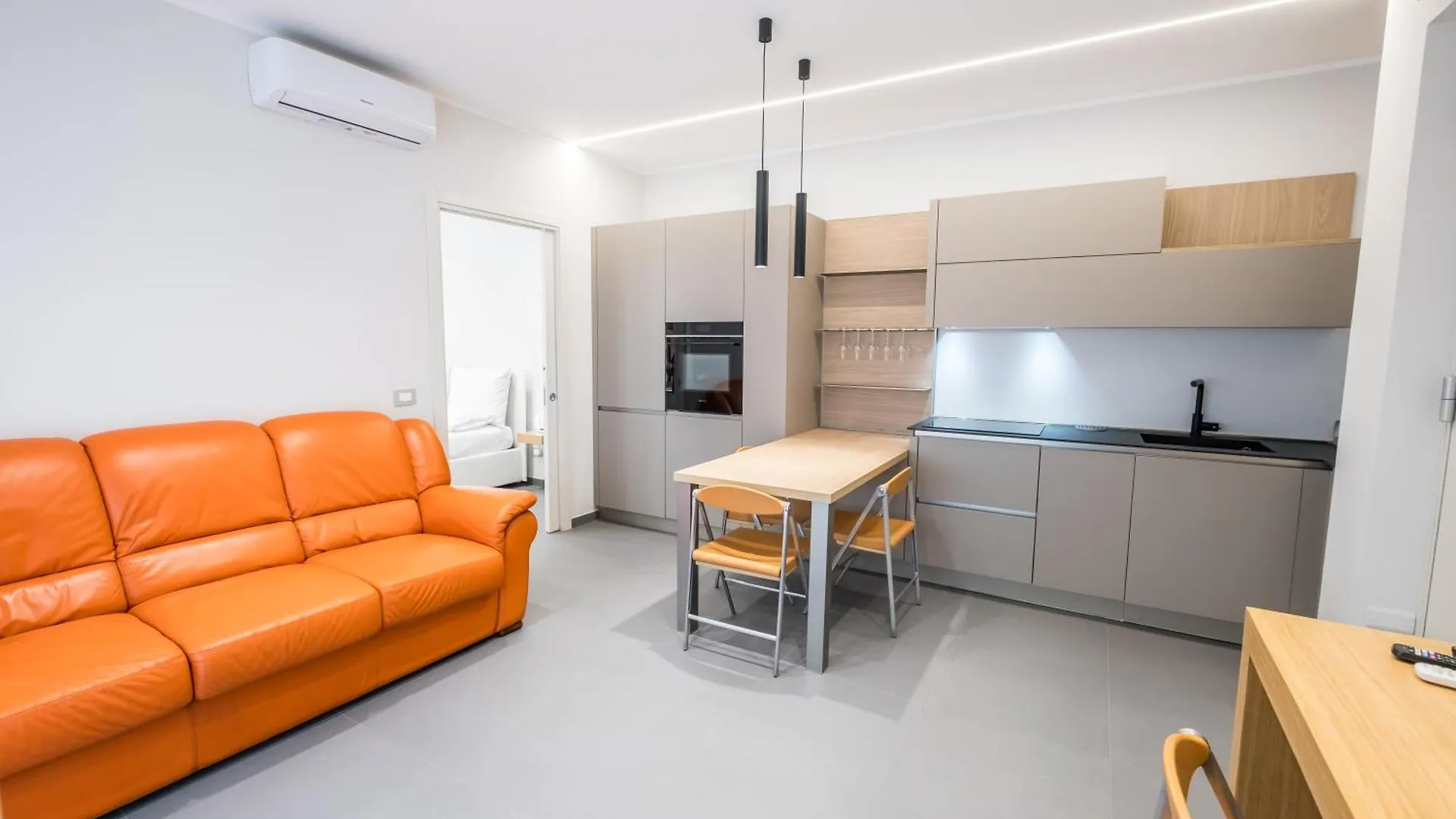 Teatro Apartments Villafranca Палермо